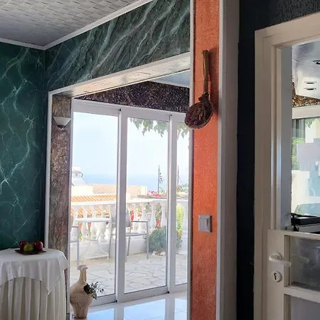 Апартаменти Charming In Heraklion Prefecture With Private Entrance And Scenic Views