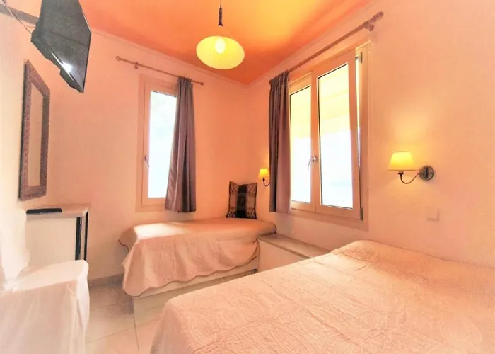 Charming In Heraklion Prefecture With Private Entrance And Scenic Views Appartement Hersónissos